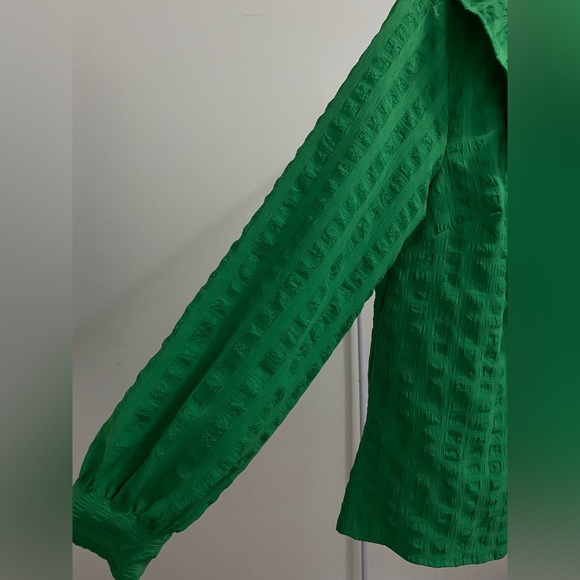 Green summer blouse with neck bow tie - Picture 2 of 3